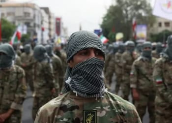 الحرس الثوري الإيراني يعلن تنفيذ هجوم واسع على القاعدة الأمريكية في البحرين