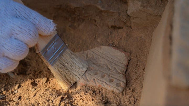اكتشاف مقتنيات مسجد المخواة