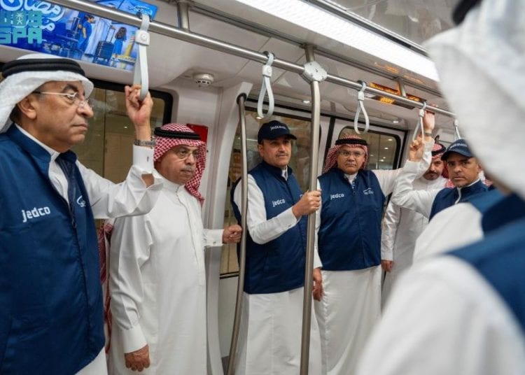 وزير النقل والخدمات اللوجستية يتفقد مطار الملك عبدالعزيز الدولي في جدة