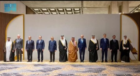 اجتماع الرياض: تأكيد حق الدول في الدفاع عن نفسها ومطالبة إيران بوقف التصعيد فورًا