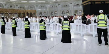 متطوعو الدفاع المدني