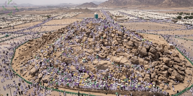 توافد الحجاج على جبل الرحمة