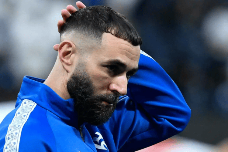 أرقام كريم بنزيما أمام السد تضعه على «مقصلة» جماهير الهلال
