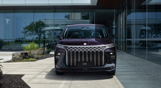 مواصفات سيارة فورثنج V9 موديل 2026 الفنية