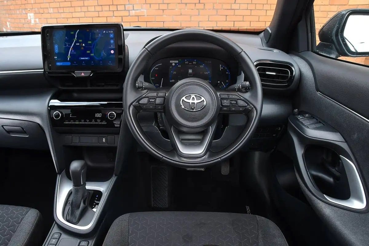 01- toyota yaris cross 2021 أكثر السيارات المستعملة اقتصادًا في الوقود