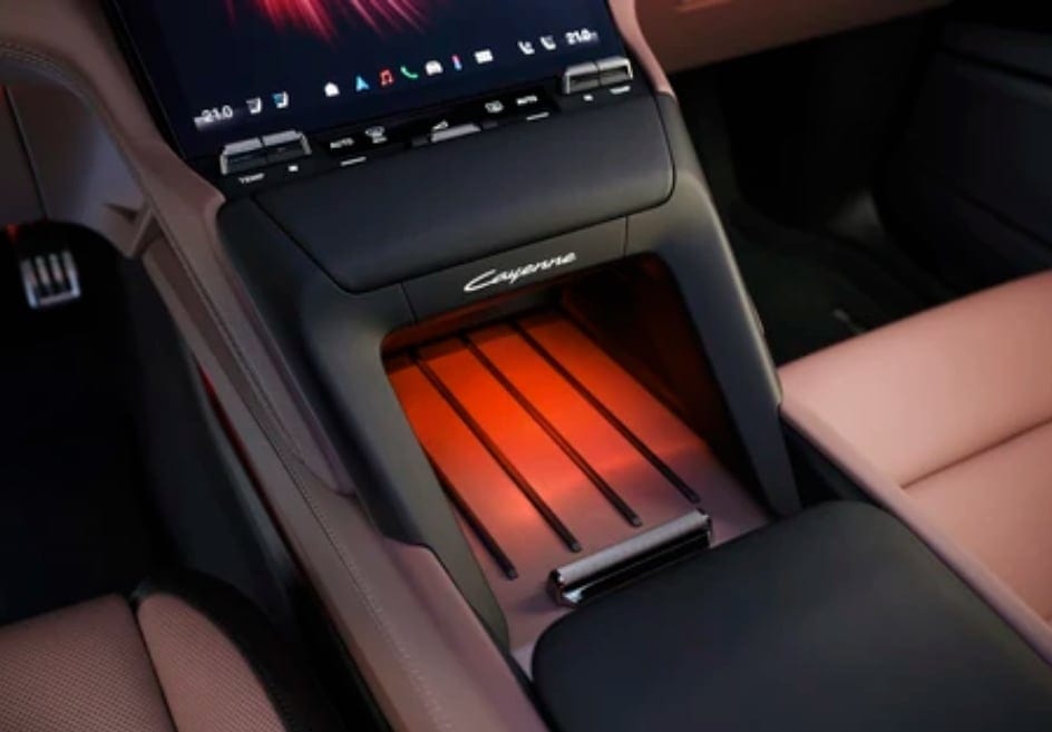 نظرة على تصميم الجزء الخلفي من سيارة بورش كايين كوبيه الكهربائية 2027 Porsche Cayenne Electric 0