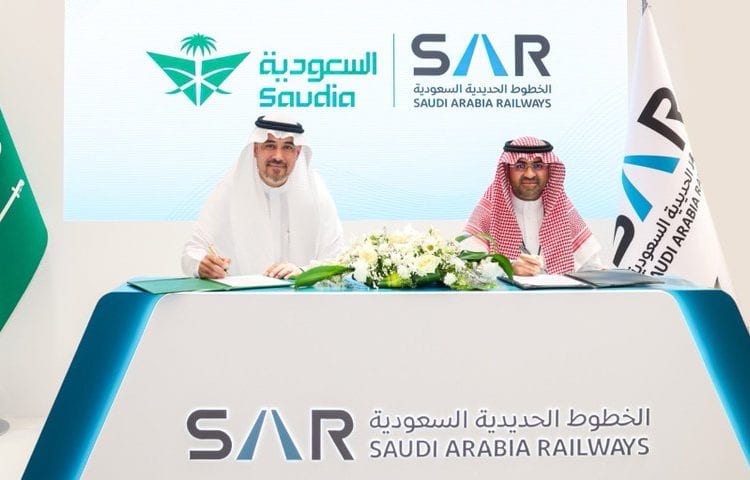 الخطوط السعودية و”سار” توقعان اتفاقية رقمية لربط تذاكر الطيران والقطار وتسهيل السفر