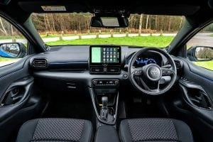 toyota-yaris-dashboard أكثر السيارات المستعملة اقتصادًا في الوقود