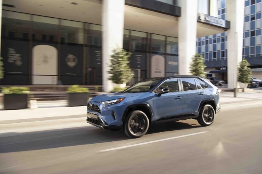 تويوتا راف فور ADV 4X4 موديل 2025: مواصفات فئة المغامرات والوعورة الأعلى تميزاً