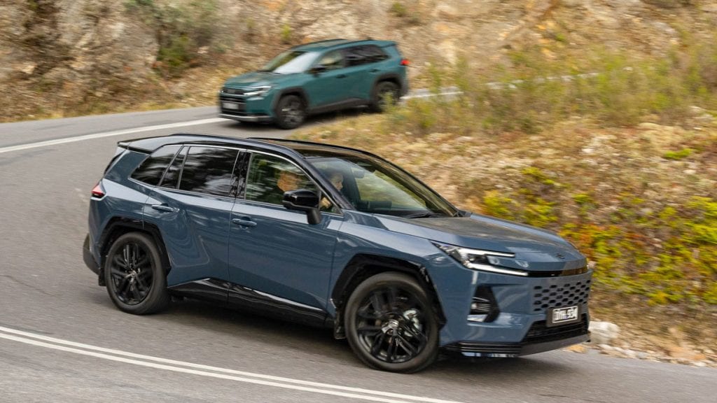 أسعار تويوتا راف فور ADV 4x4 HEV موديل 2026: وحش الطرق الوعرة والهايبرد لدى جميل