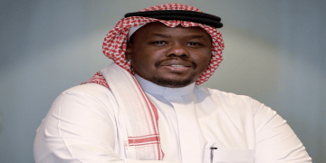 حوار خاص: كيف جمع بين الإعلام الرياضي والفني والموضة دون أن يفقد هويته