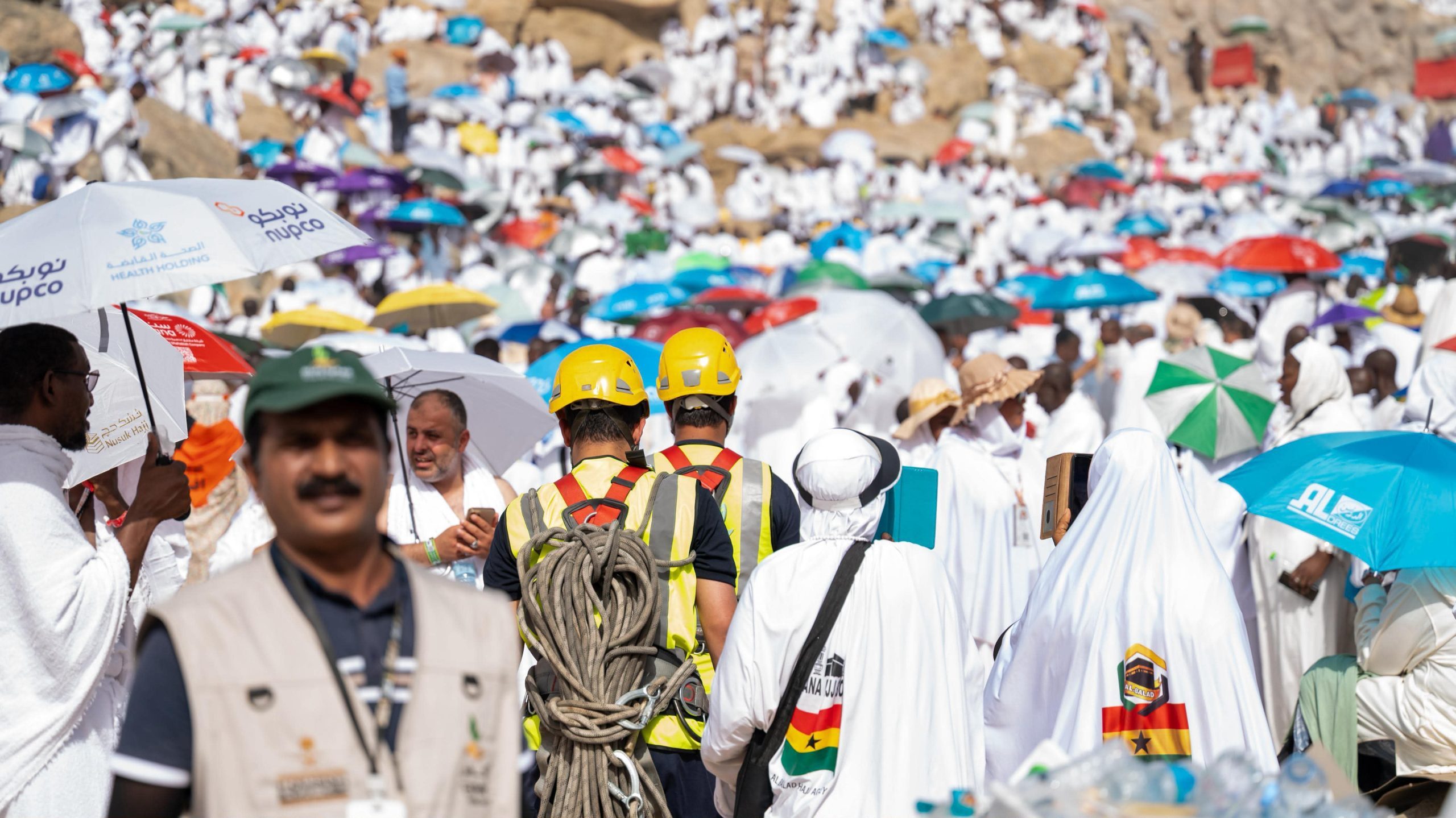 الدفاع المدني بالحج يعزز السلامة الميدانية في عرفات 
