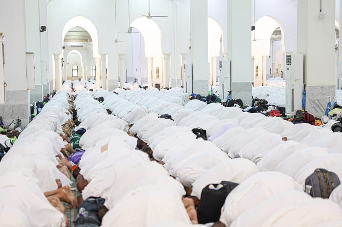الظهر والعصر في مسجد نمرة بمشعر عرفات
