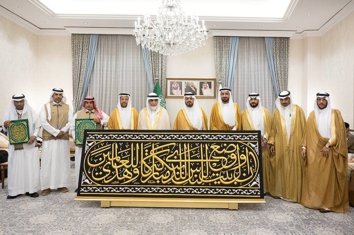 تسليم كسوة الكعبة المشرفة لسدنة بيت الله الحرام