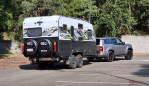 تويوتا برادو TXL-2 ديزل 2026: معادلة الذكاء الكاملة بين الرفاهية الرقمية وعزم الديزل الجبار