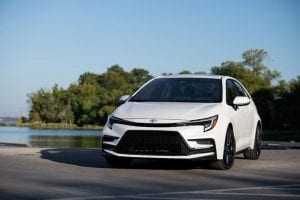 أداء تويوتا كورولا هايبرد 1.8 لتر XLI Executive MR 2025 على الطريق