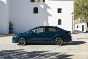 أداء سيارة تويوتا كورولا 1.8L هايبرد XLI 2025 في المدينة