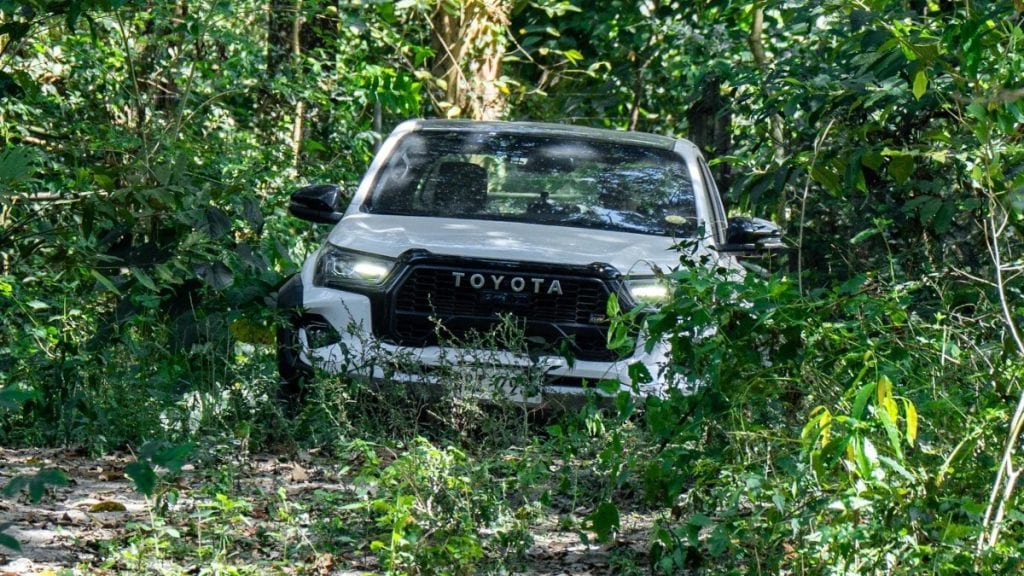 تويوتا هايلكس غمارة GLX 4X4 2.4L DSL 2025