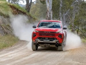 تويوتا هايلكس غمارتين SGLX 4X4 بمحرك 2.7L ونقل يدوي 2024