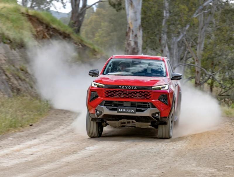 تويوتا هايلكس غمارتين SGLX 4X4 بمحرك 2.7L ونقل يدوي 2024