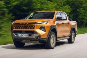 تويوتا هايلكس غمارتين SGLX 4X4 2024 بمحرك 2.7 لتر وناقل أوتوماتيكي: المواصفات والسعر في السعودية