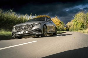 مرسيدس E-Class 2024: الجيل الجديد الذي أعاد تعريف سيدان الأعمال