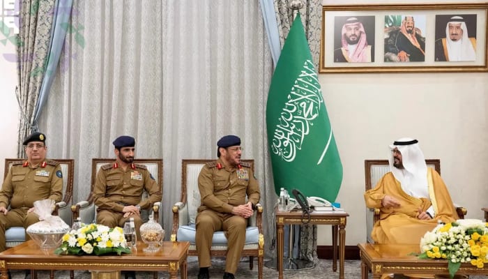 نائب أمير منطقة مكة المكرمة يطّلع على أعمال الدفاع المدني في حج 1447هـ