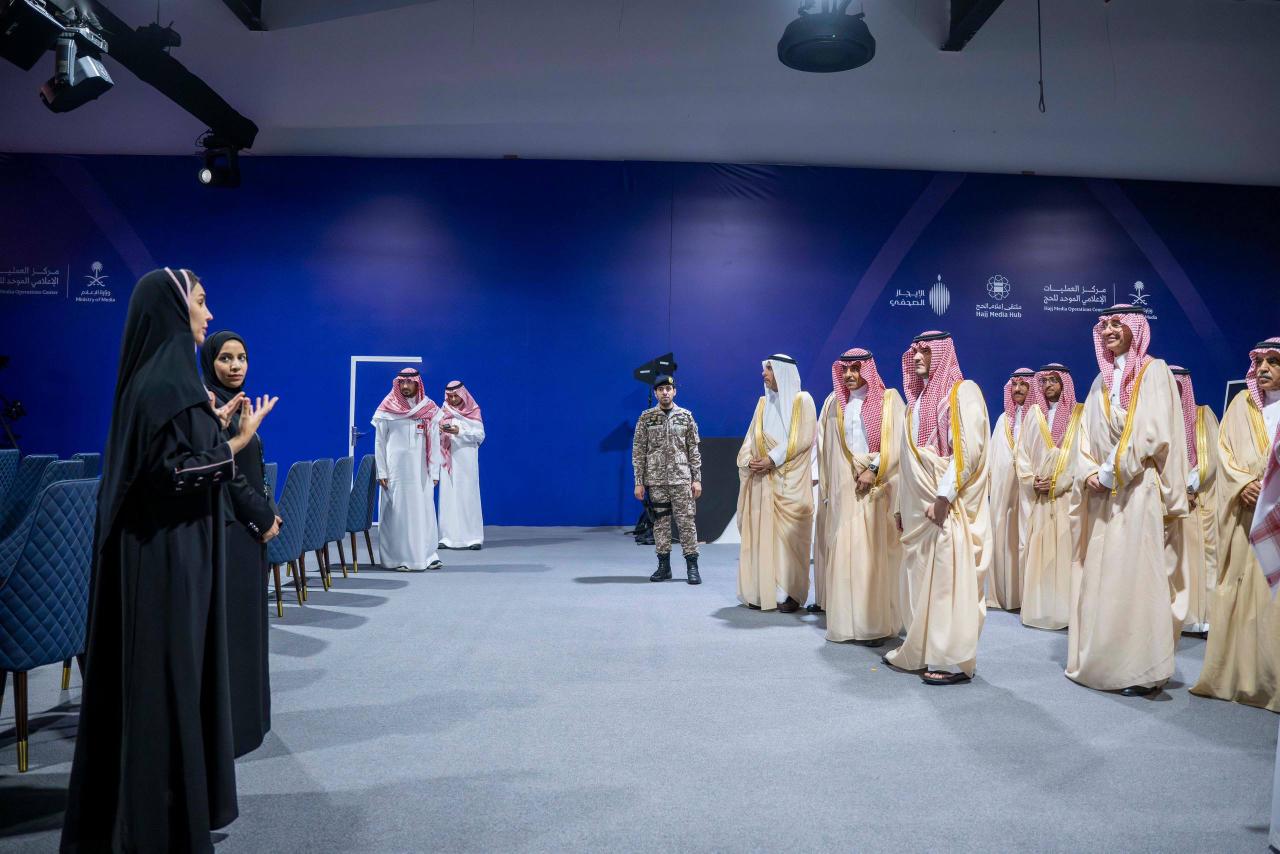 وزير الداخلية يزور ملتقى إعلام الحج