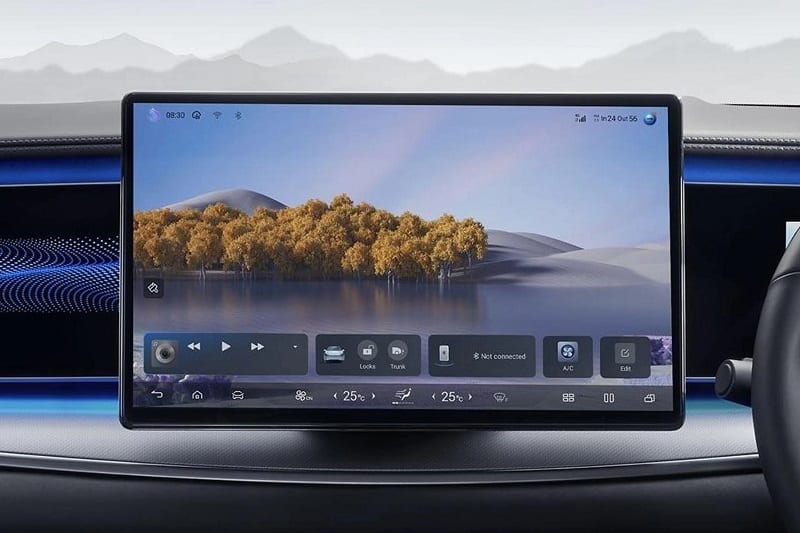 الشاشة المركزية البراقة في سيارة بي واي دي سيلايون 7 Performance 2025