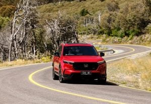 هوندا CR-V 2026 على الطريق السريع