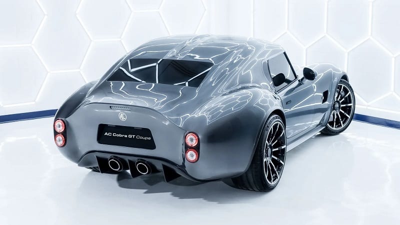 تصميم الجزء الخلفي والإضاءة في 2028 AC Cobra GT