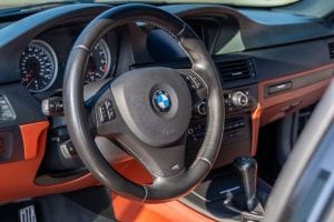 مقود سيارة بي إم دبليو E90 M3