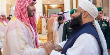 رئيس مجلس علماء باكستان: نهنئ المملكة وقيادتها بنجاح موسم الحج ونشيد بالخدمات السعودية