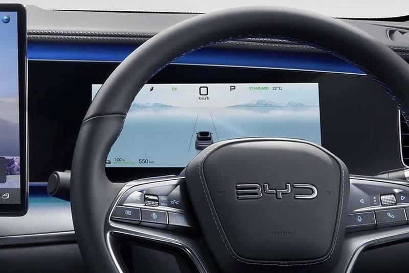 شاشة العدادات الواضحة في سيارة بي واي دي سيلايون 7 Performance 2025