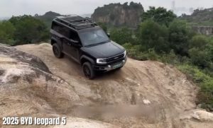 بي واي ليوبارد 5 فئة ألترا 2025: الـ SUV الهجينة المغامرة بآفاق أداء فاخرة