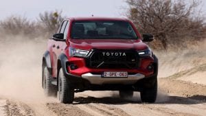 زئير الـ V6 الجبار: أداء هندسي خالص لرمال الخليج