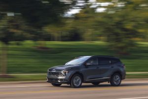كيا سبورتاج LX 1.5 تيربو 2025: المعادلة الذكية للعملية والأداء الاقتصادي