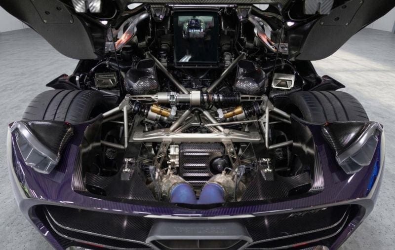 محرك V8 مزدوج التوربو الجبار لسيارة كونيجسيج جيسكو بقوة 1600 حصان
