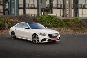 مرسيدس بنز S-Class 2023: هل لا تزال الرقم 1 في فئة السيدان الفاخرة؟