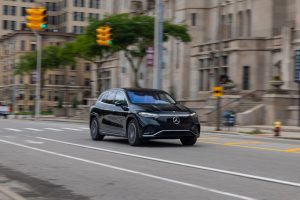 مرسيدس EQS SUV 2025: قمة الرفاهية الكهربائية في هيئة متعددة الاستخدامات
