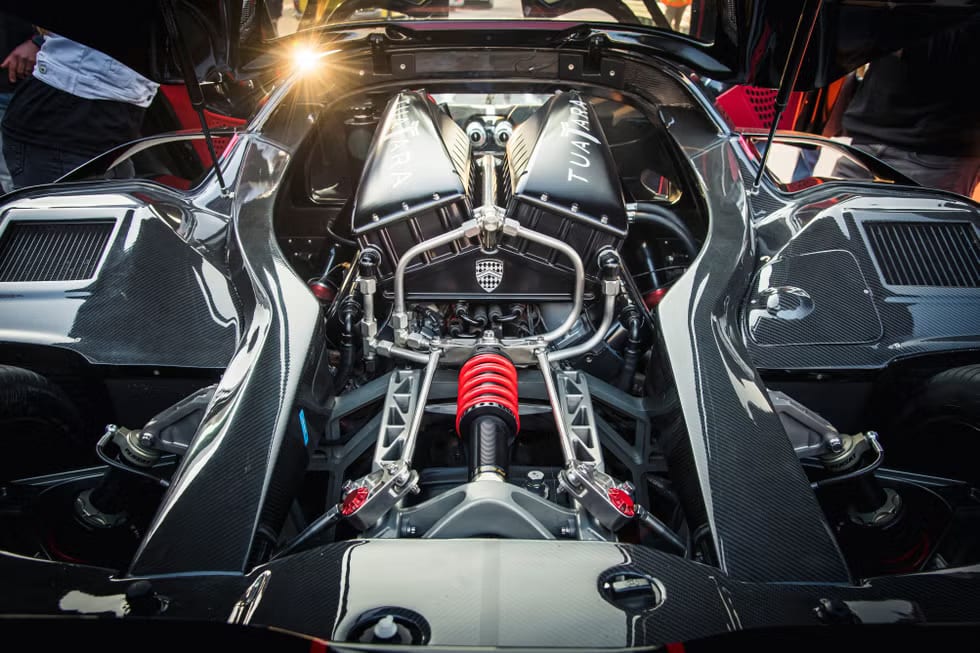 محرك V8 مزدوج التوربو الجبار لسيارة إس إس سي تواتارا بقوة 1350 حصان