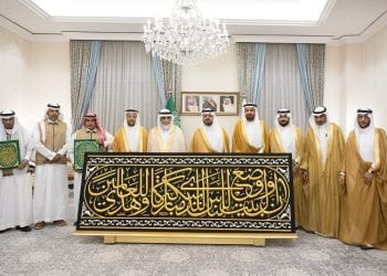 تسليم كسوة الكعبة المشرفة لسدنة بيت الله الحرام
