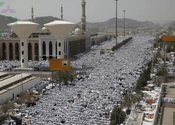توافد ضيوف الرحمن إلى مسجد نمرة