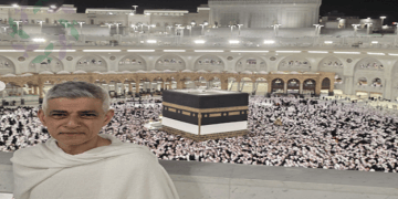 عمدة لندن يؤدي فريضة الحج