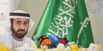 وزير الحج والعمرة يزور مركز عمليات الحج بالأمن العام