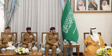 نائب أمير منطقة مكة المكرمة يطّلع على أعمال الدفاع المدني في حج 1447هـ