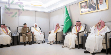 وزير الداخلية يزور مفتي عام المملكة