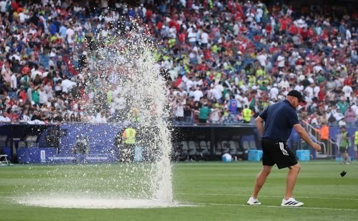 أزمة مياه في مباراة العراق والنرويج.. انفجار بالملعب يثير الجدل بمونديال 2026