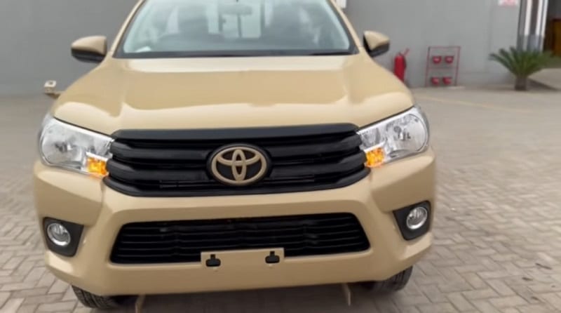 تصميم المقدمة وشبكة سيارة تويوتا هايلكس غمارة GLX 4X4 2.7L 2025