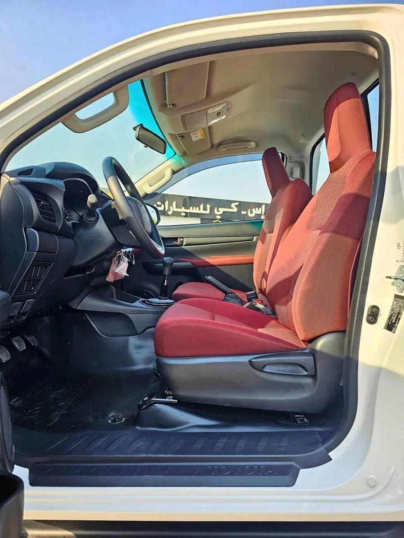 المقاعد تويوتا هايلكس غمارة GLX 4X2 2.7L 2025